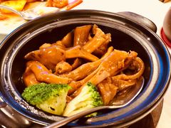 鲍汁沙鱼唇鹅掌煲-金悦轩海鲜酒家(拱北店)