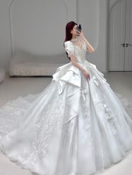-曼青婚纱礼服馆