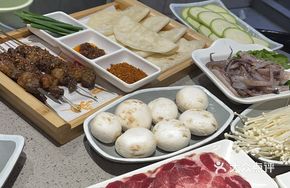Zibo Roast Meat Wrapped in Small Pancake