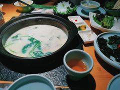 -洪氏嗨捞·广东猪肚鸡·椰子鸡火锅(西咸万象城店)