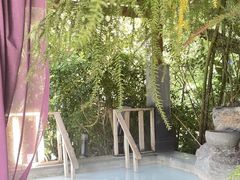 -腾冲洞山温泉村