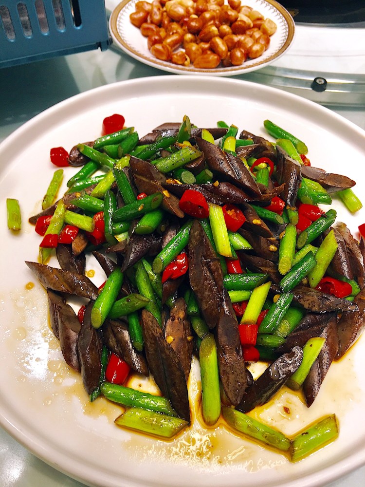 【辣子蛇肝】    蛇肝有点苦苦的.