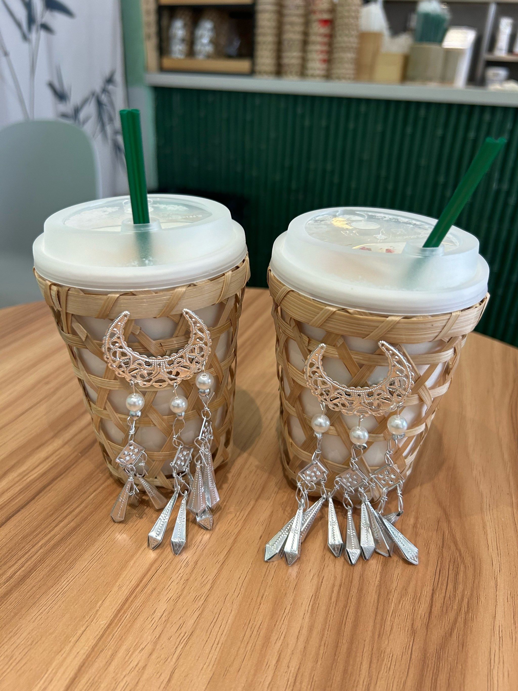 深深地被民族风的奶茶杯套吸引了,纯粹地为