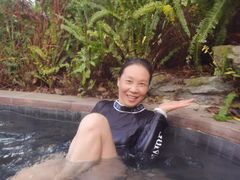 -腾冲洞山温泉村