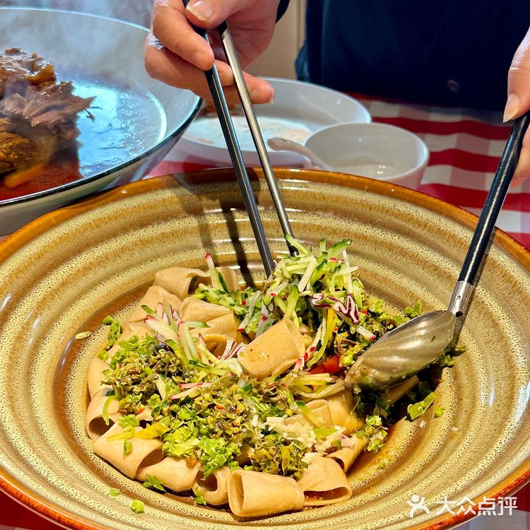 🍜每年春天反复来吃的香椿油泼面！错过等一年！