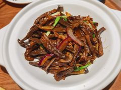 五花肉炒鹿茸菌-吕氏疙瘩汤·新派鲁菜(济南万象城店)
