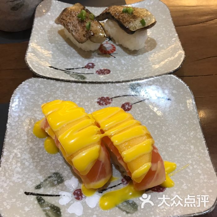 香芒三文鱼寿司图片