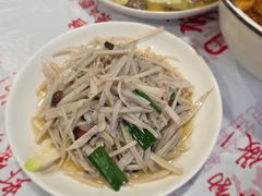 蒜苗炒藕丝-辣螃铠盆盆蟹大排档(海昌店)