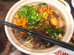 -爆炸头阿姨小四川正宗川味小吃(无任何分店)