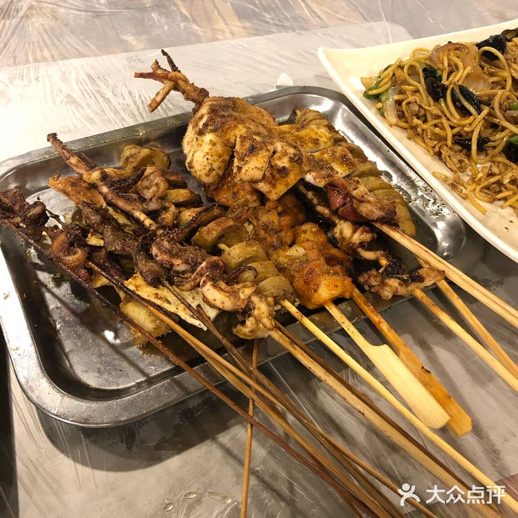 今天朋友来，就一起去店里吃了