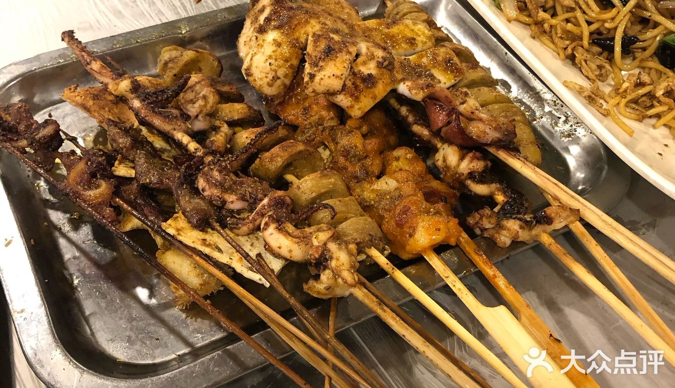 今天朋友来，就一起去店里吃了