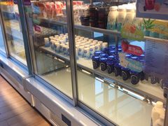 面包甜点陈列柜-一鸣真鲜奶吧(温州南站店)