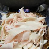 吃一顿正宗重庆火锅，醇厚的牛油锅底加上新鲜食材，真是爽歪歪。