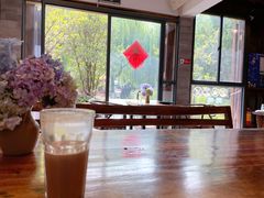 靠窗位-蓝壁虎咖啡酒馆