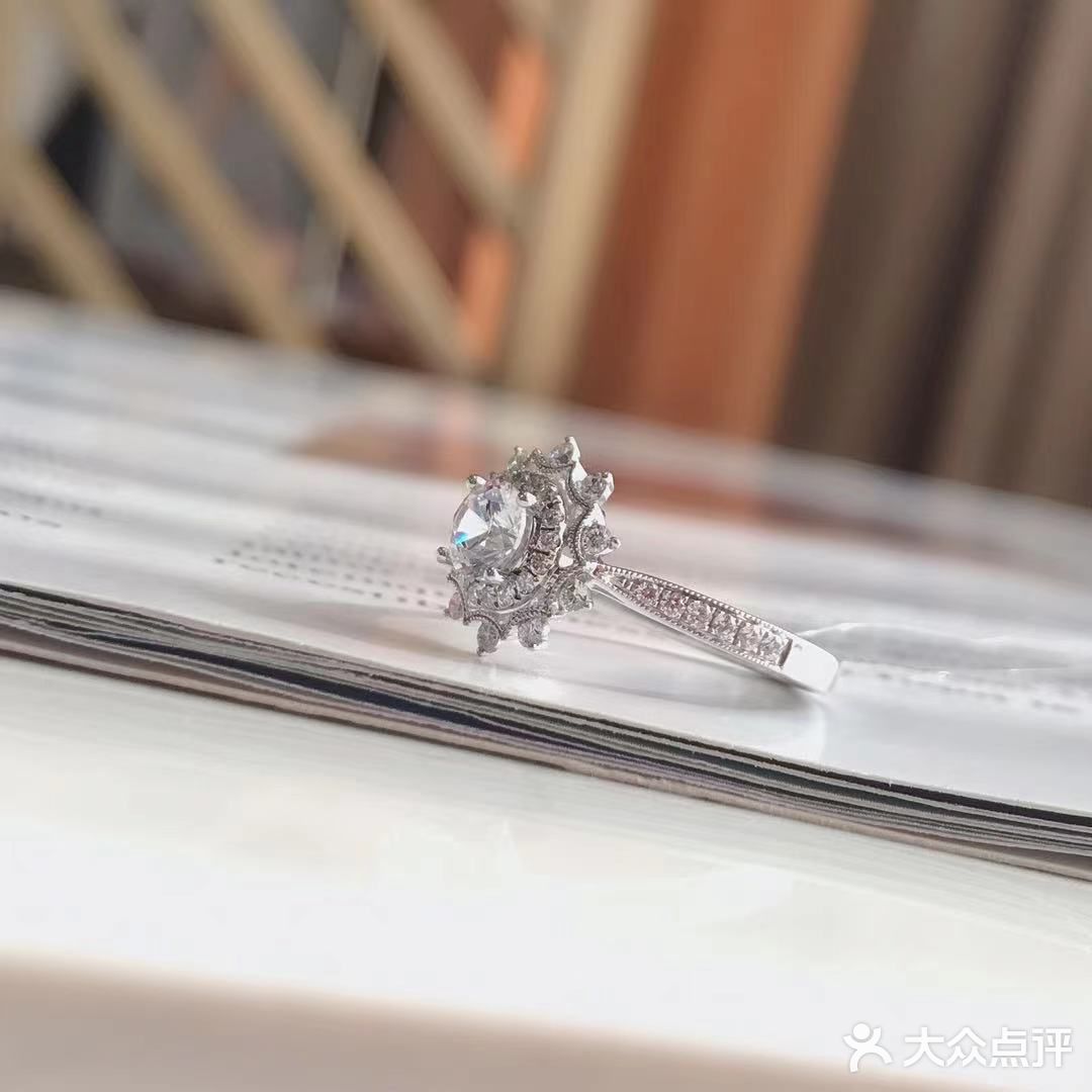 超级超级显大款钻戒