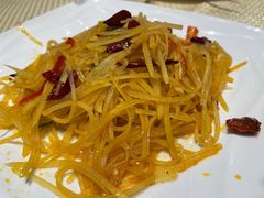 酸辣土豆丝-巴扎美食·新疆菜·西域歌舞表演餐厅(新疆大厦店)