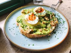 牛油果煮蛋吐司-RAC BAR(安福路店)