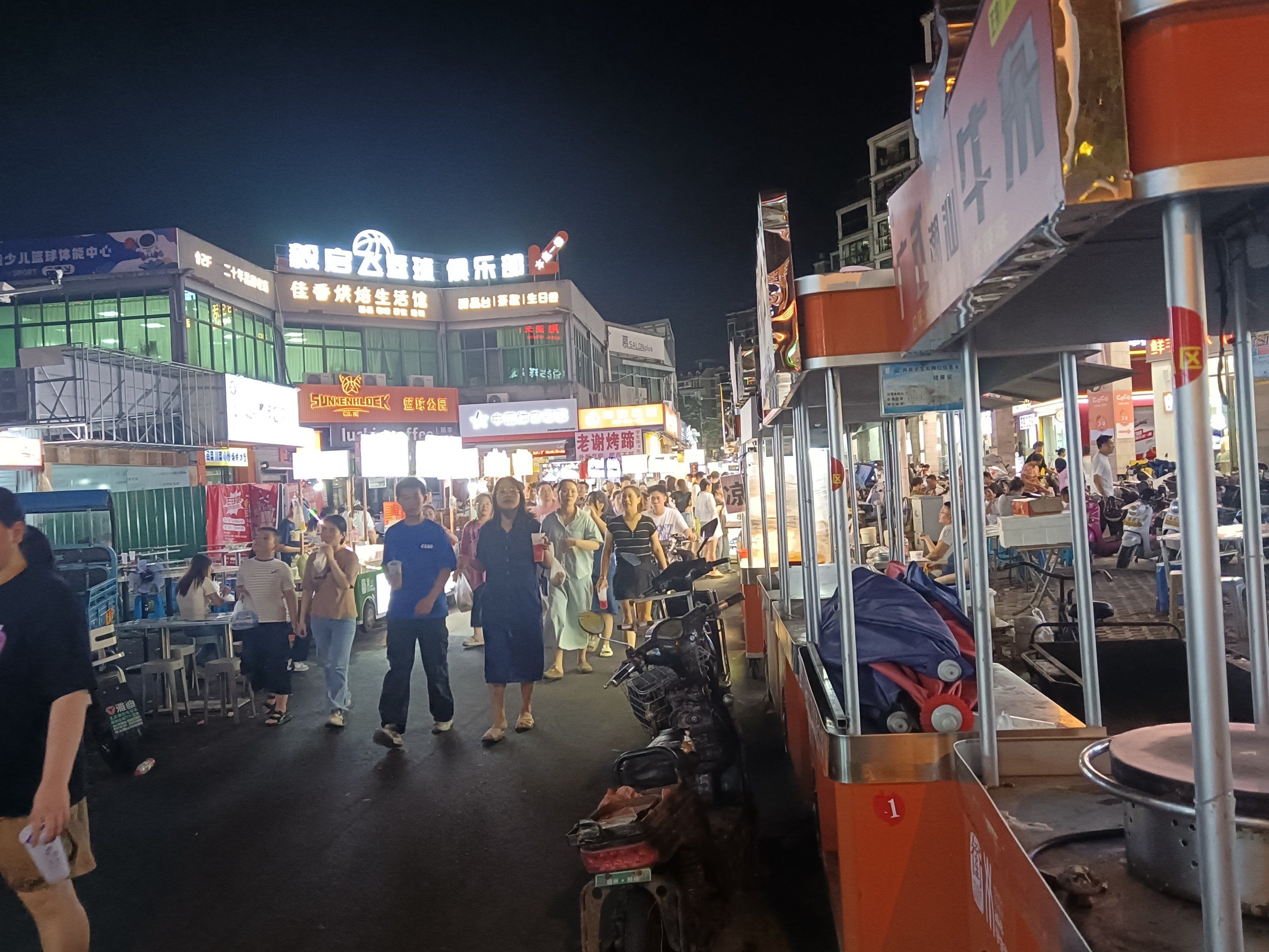 夜市逛不停,美食吃不停