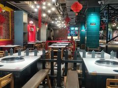 大堂-钢管厂五区小郡肝串串香火锅(人民广场店)