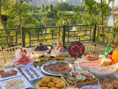 -茅草房·河畔园林火锅