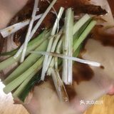 。哇噻他们家的烤鸭简直太好吃了，黄瓜的分量也很足