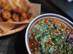 酸菜牛肉米线（鲜切生烫）-云阿蛮云南生烫牛肉米线(奉贤路店)