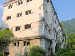 -四川汶川特大地震漩口中学遗址