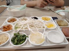 -花馬肆.云南过桥米线(汉神购物广场现场熬汤店)