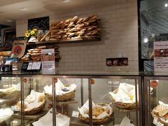 面包甜点陈列柜-欧式面包坊(青岛万象城店)