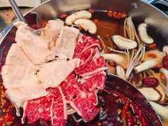 -来龍儿鲜切牛肉自助老火锅