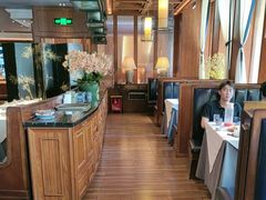 -八府香鸭·啫啫煲(华山路店)