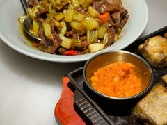 酸芹炒黄牛肉-大鱼徽州·寻味徽菜(万象汇店)