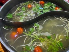 -苗阿哥酸汤牛肉火锅(体育场店)