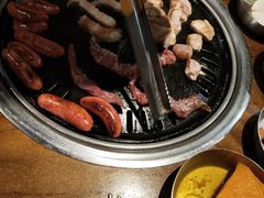 厚切猪肉-·缸桶屋·韩式牛肋条自助烤肉(西湖D11店)