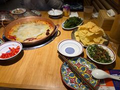 -洱火云南酸菜牛肉火锅(石景山当代商城店)