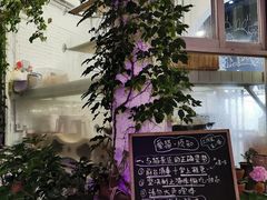 -有猫主题·治愈系猫咖(曾厝垵店)