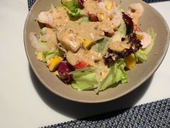 芒果鲜虾有机蔬菜沙拉配黑醋汁-XUN Bistro西餐厅