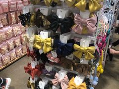 -名创优品(北京新中关购物中心地铁层店)