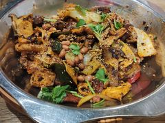 -愉肴麻辣香锅(中山路店)