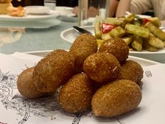 -鞍山大白鲨美食酒店