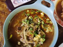 -爆炸头阿姨小四川正宗川味小吃(无任何分店)