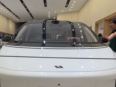 -理想汽车(世纪汇店)