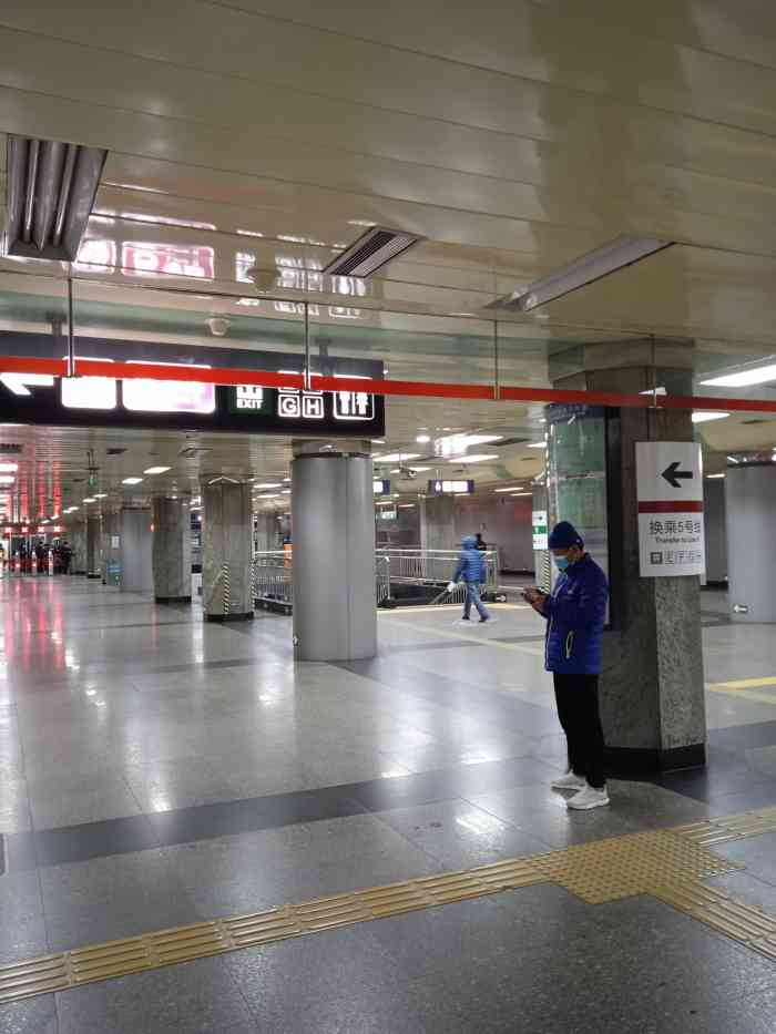 东单地铁站出口图图片
