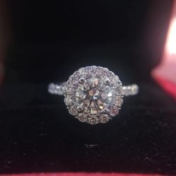 -威德钻石-克拉钻大本营(南京东路店)