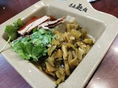 -亮亮面馆(经六路店)