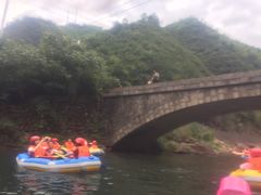 -安吉龙王山峡谷漂流
