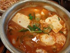 泡菜猪肉锅-金北顺大锅家(신사본점)