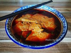 红油米线加豆皮-老字号杨坡红油米线腊汁肉夹馍(东四道巷店)