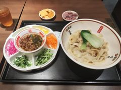 飘香热拌面-顺溜·手工刀削面·黑金店(铜锣湾店)