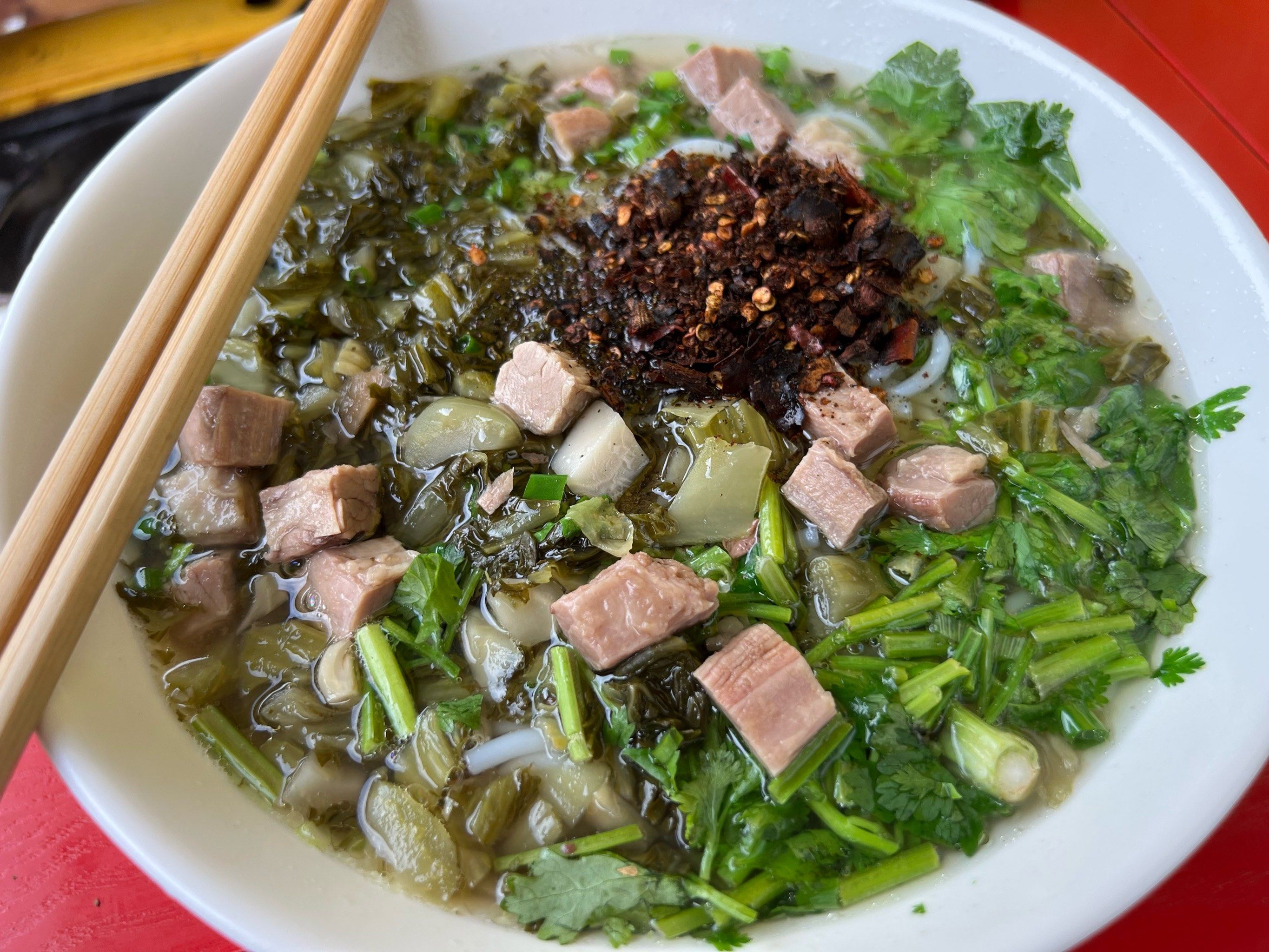 花溪牛肉粉挺好吃的 但是跟正统的相比 还